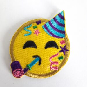 Badge de camp anniversaire emoji