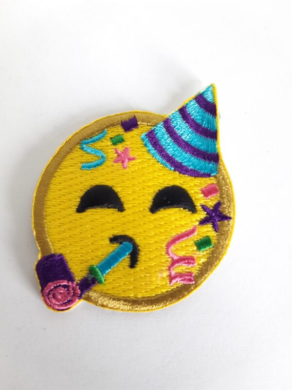 Badge de camp anniversaire emoji