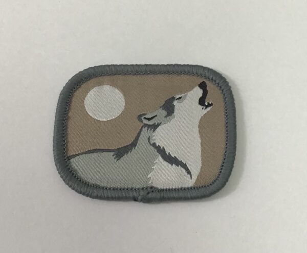 Badge LOUP QUI HURLE petit