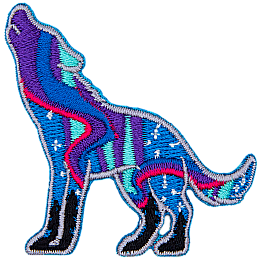 Badge loup hurlant aurore boréale