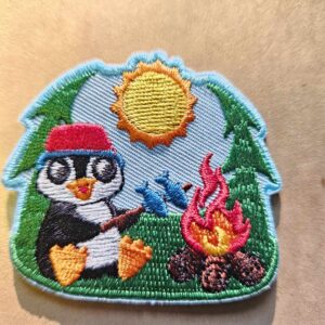 Badge pingouin en camping
